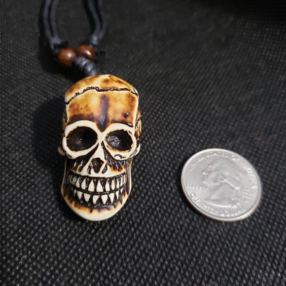 Women's NWT Carved Skull Adjustable Necklace - Picture 6 of 8